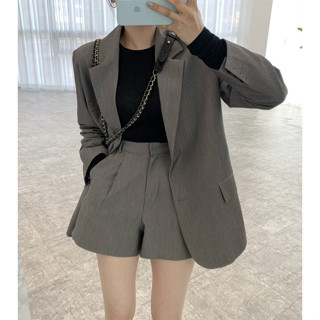 In march | 現貨韓國chic春季復古西裝外套高腰寬版短褲套裝