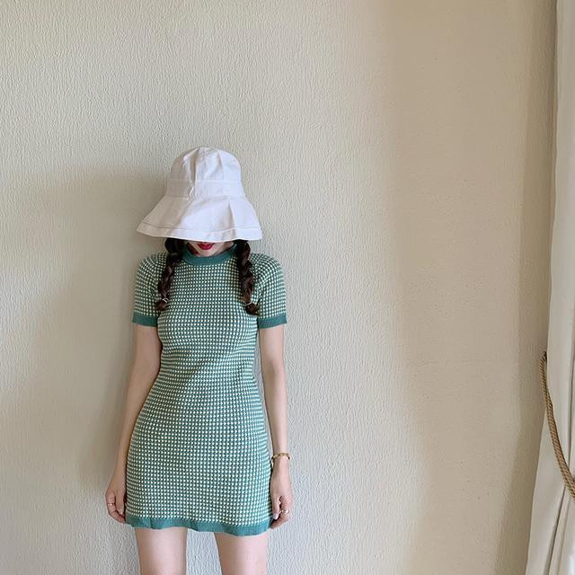【簡約夏日】法式小眾復古酪梨綠色格子Chic春夏針織收腰百搭緊身港味洋裝