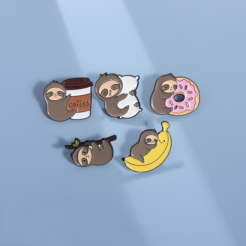 可愛的樹懶琺瑯別針動物胸針有趣的甜甜圈香蕉咖啡樹懶胸針別針翻領徽章卡通首飾禮物給孩子