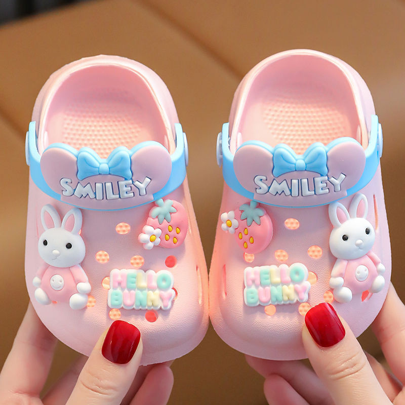 女童涼鞋兒童夏季寶寶室內軟底嬰幼兒防滑拖鞋卡通男童包頭洞洞鞋便宜