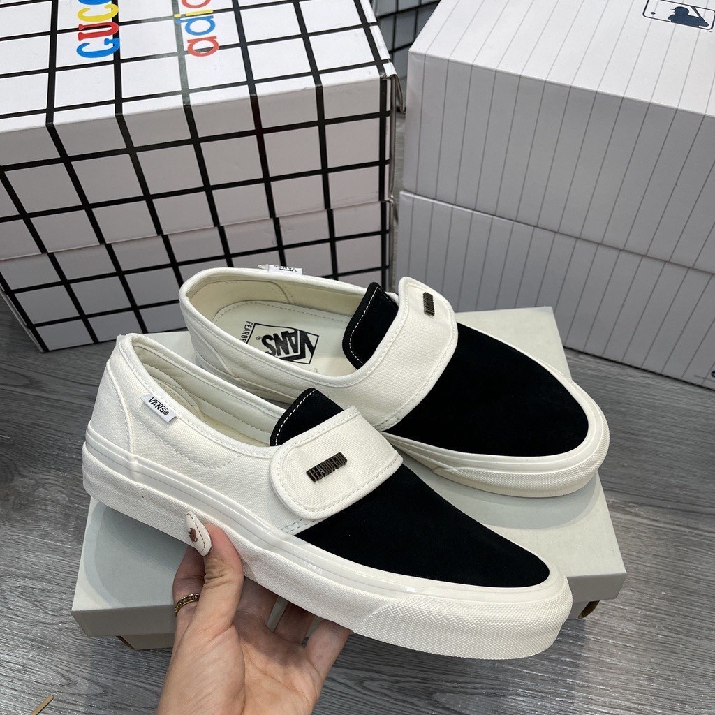 范斯 Vans FEAR OF God SLIP ON 白黑鞋 2022 年最新款