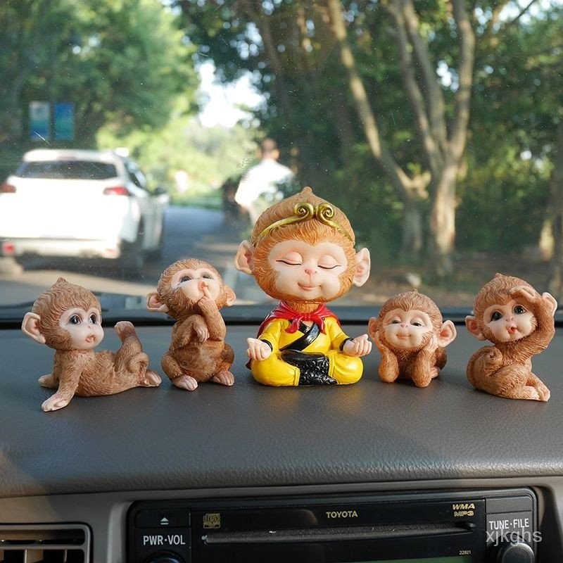 【現貨熱銷】齊天大聖車用搖頭公仔可愛猴子汽車擺件孫悟空車內創意車上裝飾品