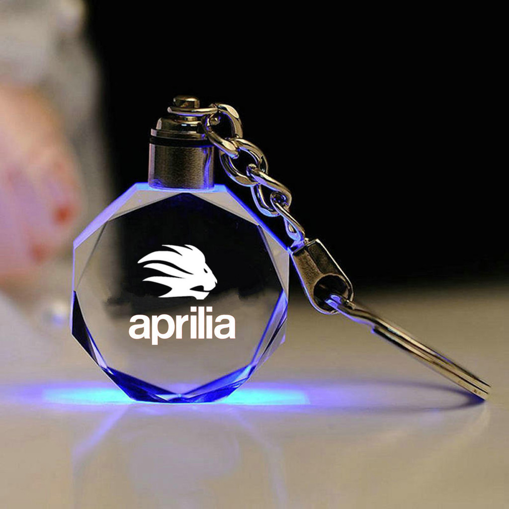 Aprilia 鑰匙扣摩托車鑰匙扣 LED 燈 7 色水晶摩托車鑰匙圈生日汽車鑰匙圈美麗裝飾適用於 Aprilia SH