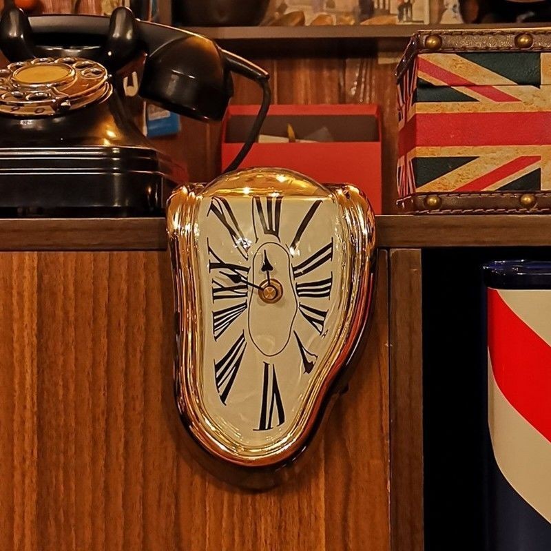 復古達利融化扭曲掛鐘表創意客廳擺件藝術時鐘桌面角靜音電子裝飾