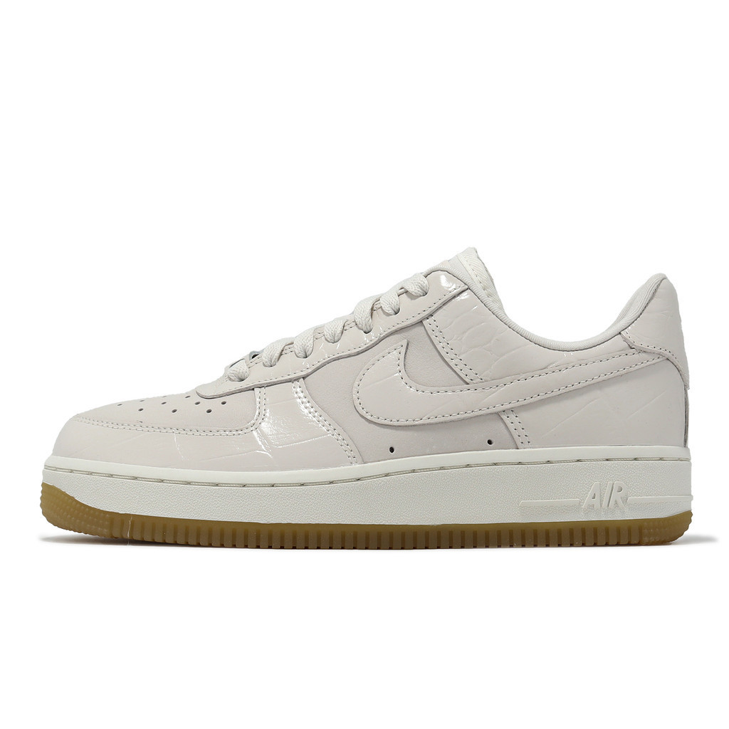 Nike Wmns Air Force 1 07 LX 女鞋 AF1 米灰 金 膠底【ACS】 DZ2708-001