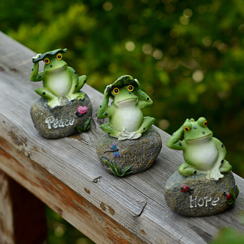 三件式青蛙創意樹脂動物擺件 花園園藝水池造景 石頭上的青蛙 擺件書架小動物兒童擺設客廳家居裝飾品 田園動物家居裝飾花園水