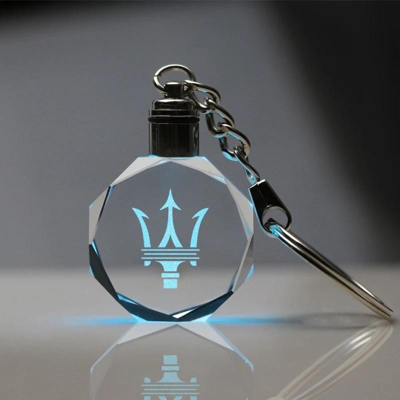 時尚水晶玻璃汽車造型彩燈鑰匙扣瑪莎拉蒂徽章挂件男士商務禮品汽車配件鑰匙圈