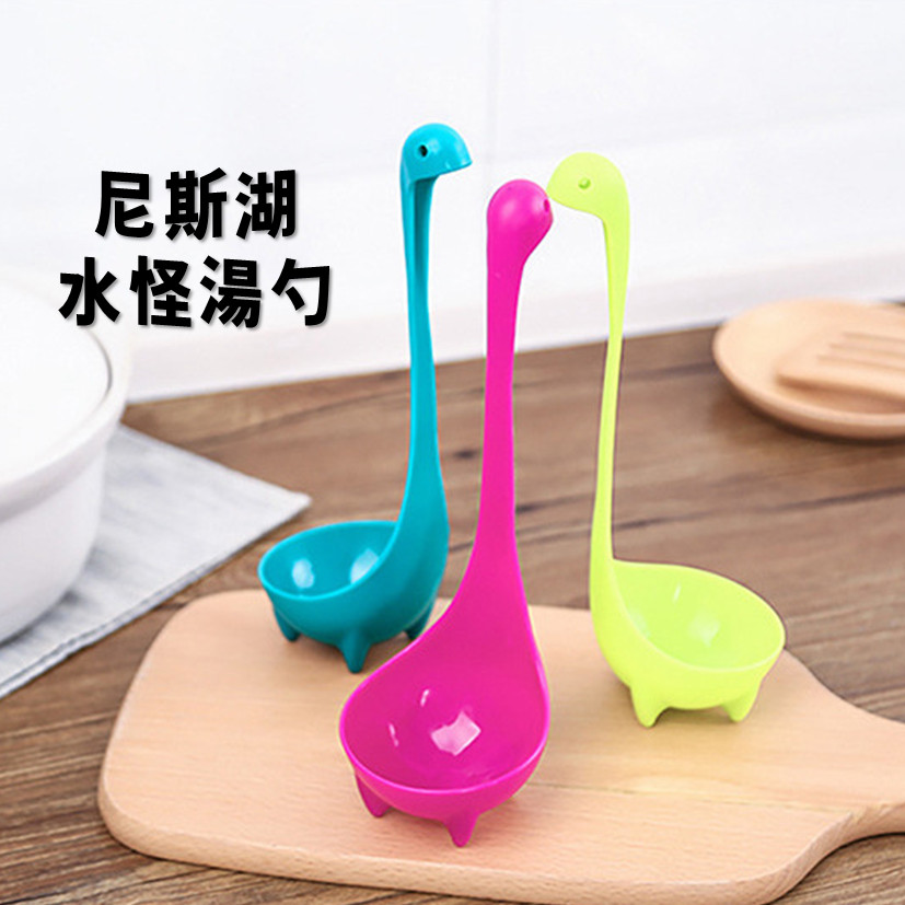 有趣尼斯湖水怪湯勺😆尼斯湖水怪湯瓢 湯勺 湯匙 長柄立式 烹飪工具 料理用具 廚具 可愛湯勺 生日禮物 交換禮物