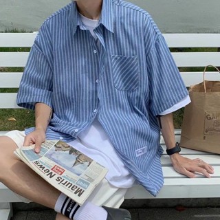 【HOT 本舖】 日系潮牌條紋短袖襯衫男口袋裝飾寬鬆學生休閒港風襯衣外套男夏季