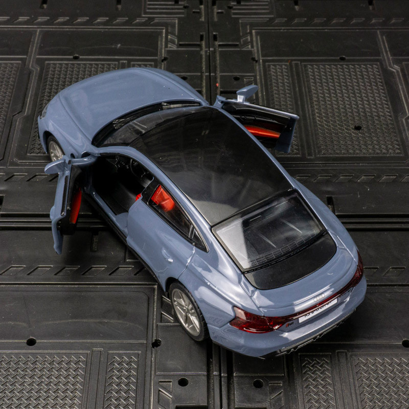 audi模型車 1：36 奧迪RS e-tron gt 送充電樁 帶聲光 開門 回力車 合金模型車 汽車模型 兒童玩具車