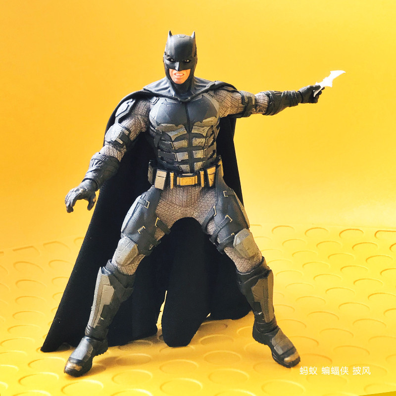 【高檔】現貨mezco 螞蟻 DC 戰術蝙蝠俠 蝙蝠俠 披風