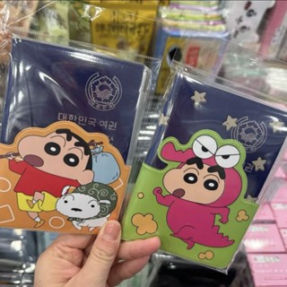 ‹卡包›現貨 韓國 卡通 可愛 蠟筆小新pvc護照 保護套 便攜 出國旅行 護照夾證件卡套