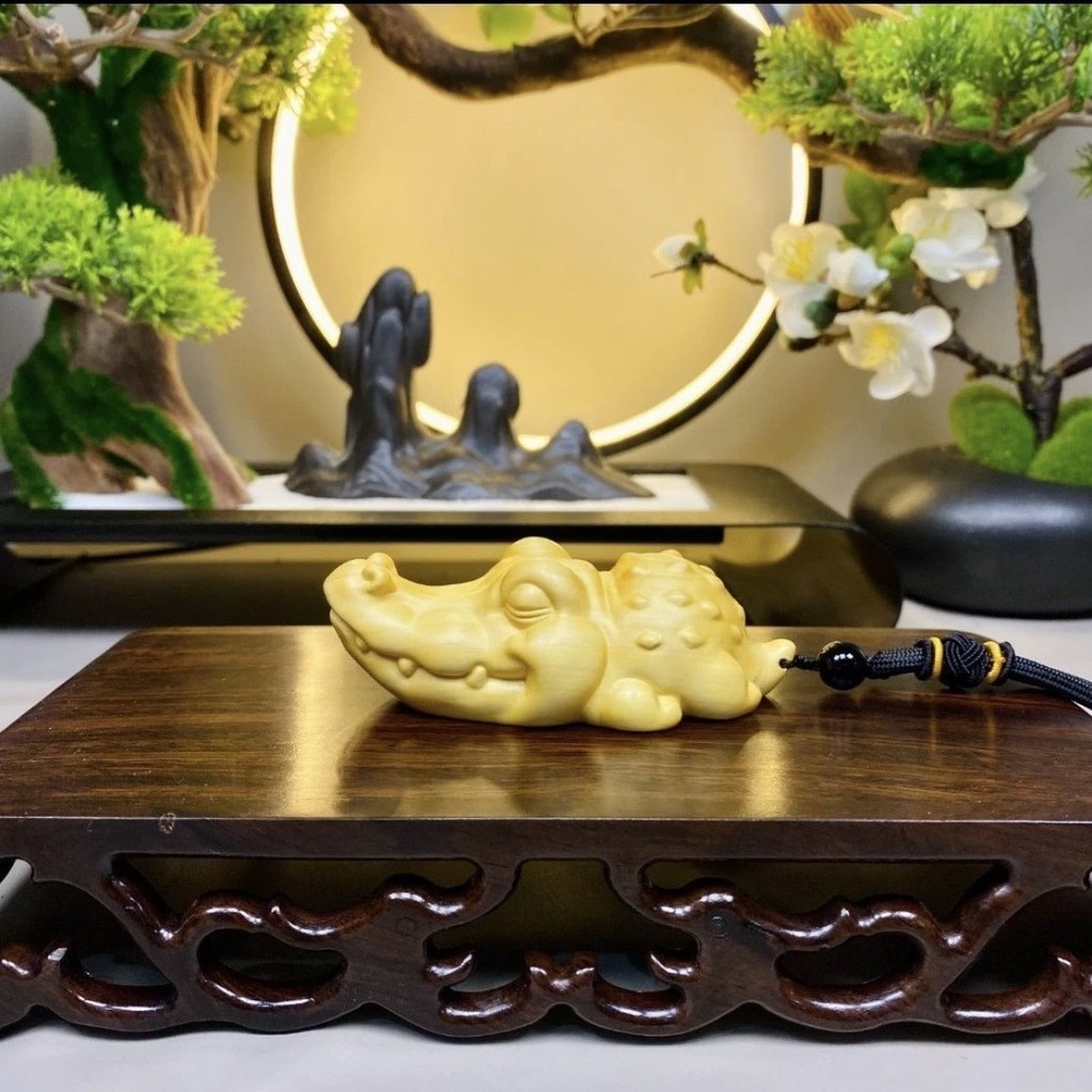 小葉黃楊木雕招財金融大鱷魚手把件盤玩物件客廳臥室家居裝飾擺件