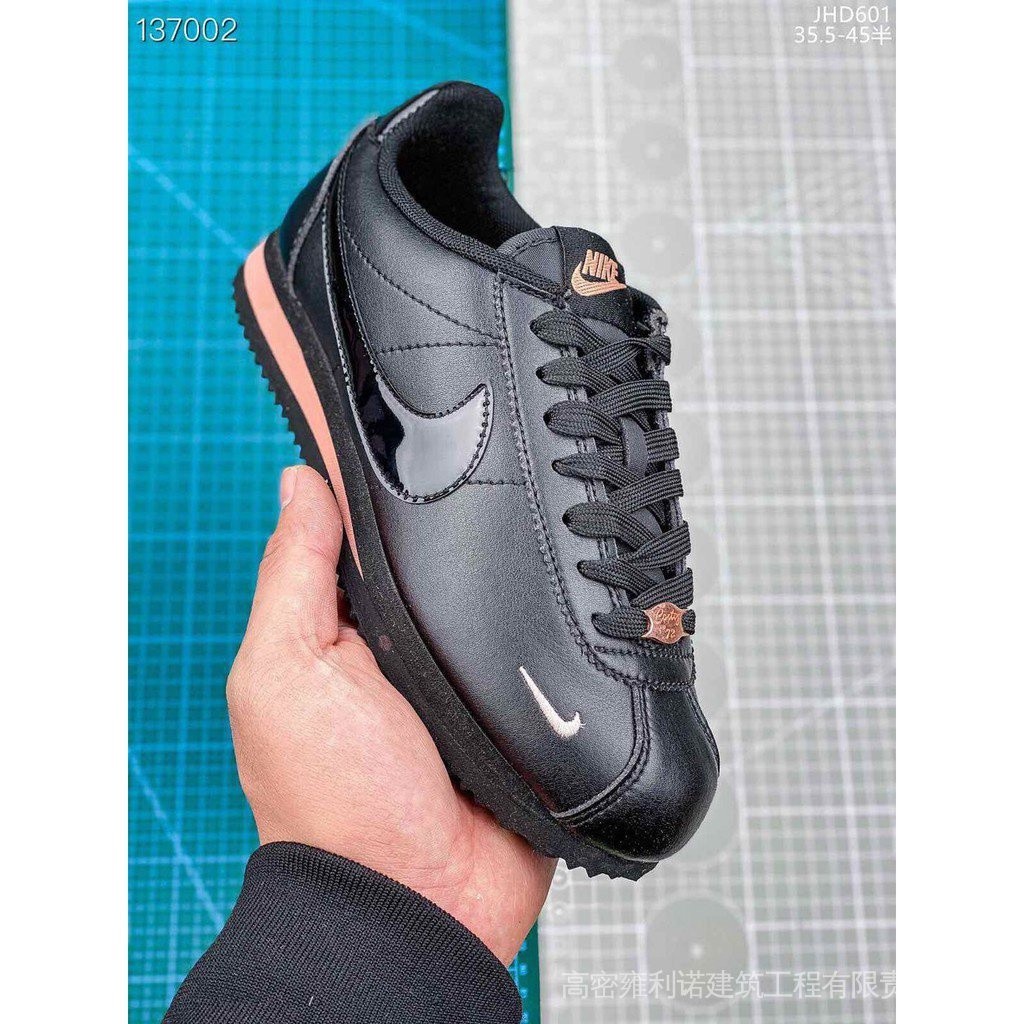 耐吉 Nike Wmns Classic Cortez Prem 復 古阿‎甘運動休閒‎男‎女‎跑鞋 OIET