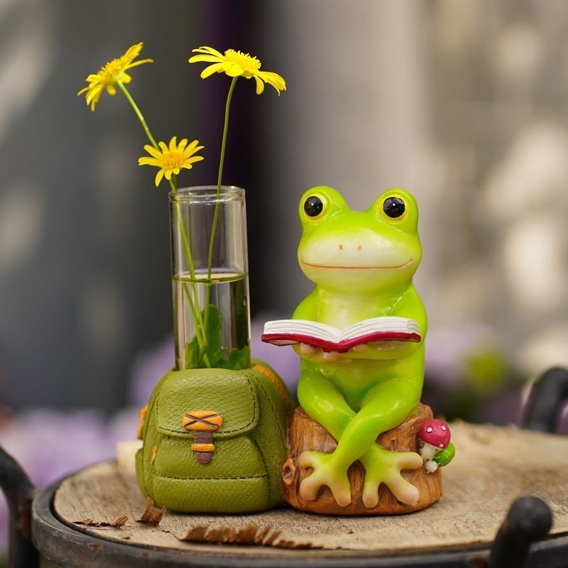 現貨【微景觀青蛙】 創意青蛙看書水培小花瓶仿真乾燥花器可愛書桌面植物玻璃試管花插