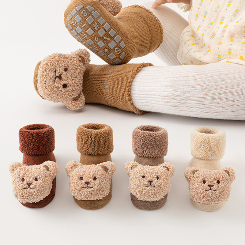 學步襪嬰兒襪新生嬰兒襪兒童地板襪卡通小熊中筒防滑可愛加厚【IU貝嬰屋】