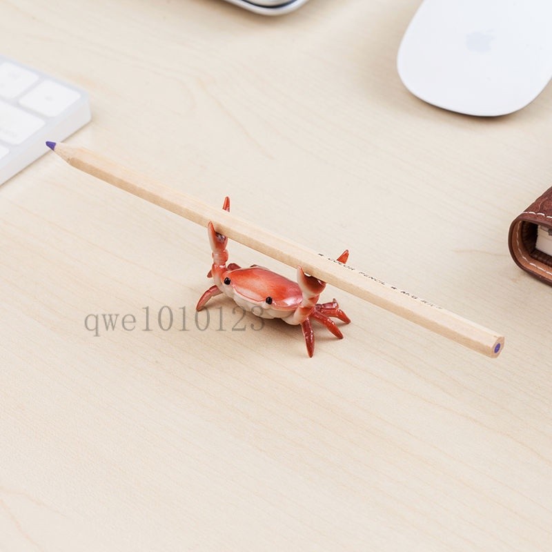 日本筆託創意設計INS網紅舉重螃蟹筆架置物舉筆放筆支架擺件模型 #免運✔️