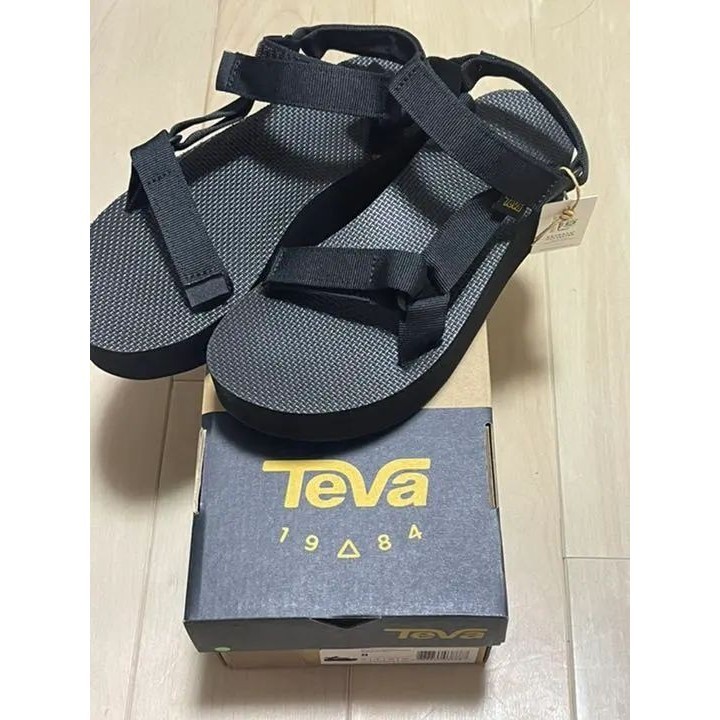 近全新 TEVA 涼鞋 Original Universal Flatform 日本直送 二手