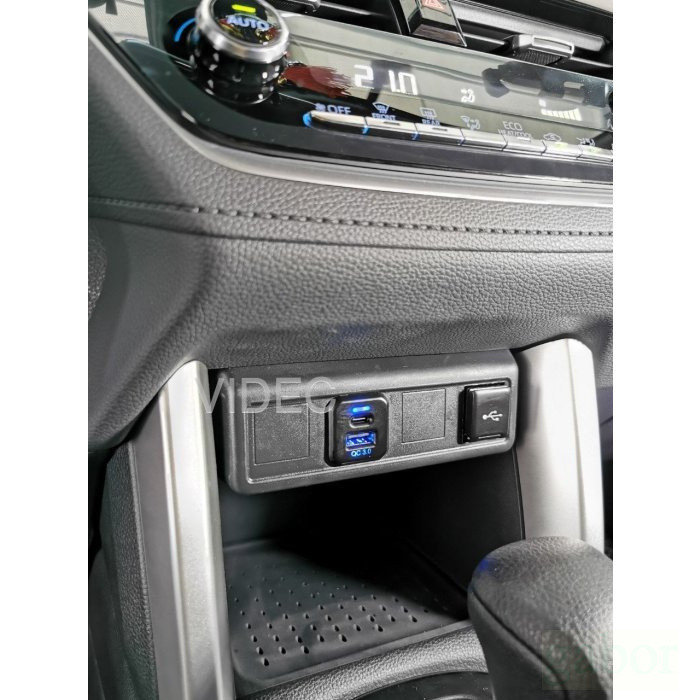 威德汽車 TOYOTA CROSS 原廠 USB TYPE-C QC3.0 增設 充電 含 LED 燈 方形 原廠預留孔
