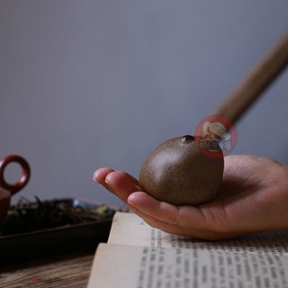 茶寵 泡茶小擺件 動物擺件 茶盤裝飾 超萌招財金蟾茶寵創意粗陶小號擺件可愛可養個性陶瓷茶玩茶道配件