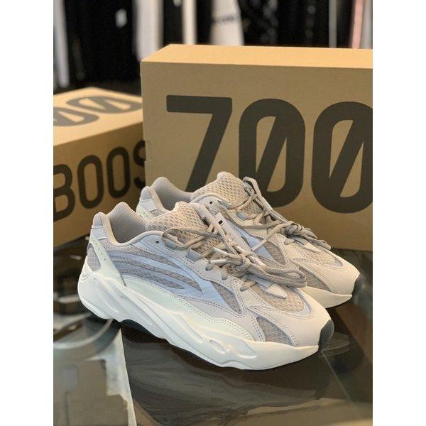 百搭優惠。 ✨     《二手》A & d YEEZY BOOST 700 V2“靜態”EF2829 反光 O4XM 8