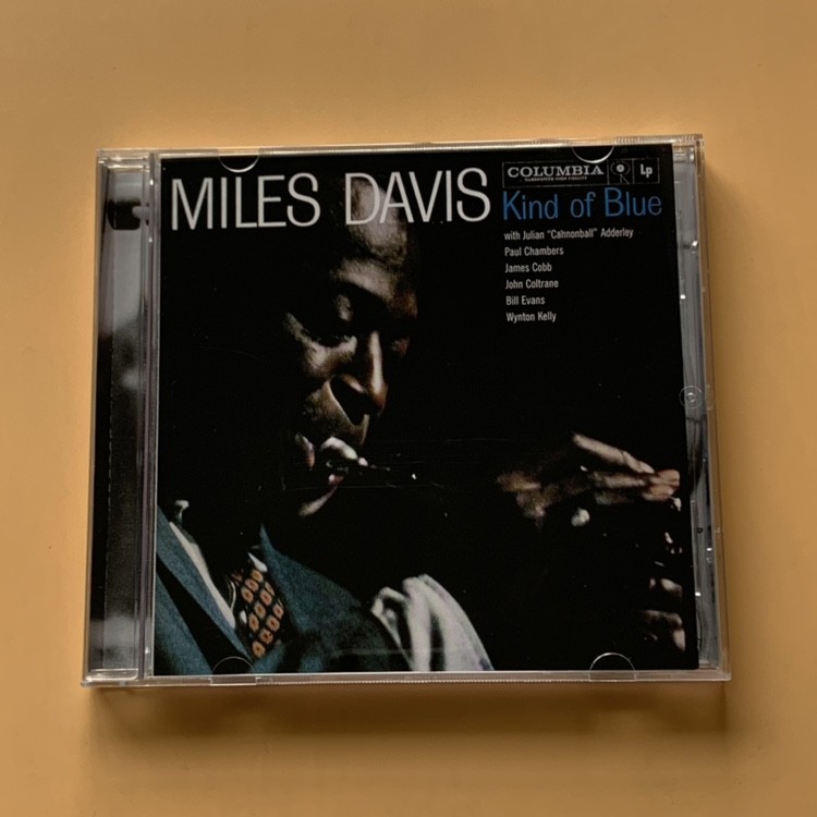 全新正版 爵士之王名盤 邁爾士戴維斯 Miles Davis Kind of Blue有點藍調CD 現貨 當天出貨