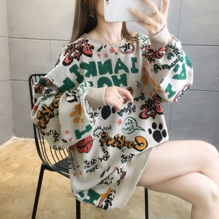 《現貨下單》字母塗鴉大學T女300斤秋季新款圓領長袖寬鬆中長款顯瘦大尺碼上衣潮