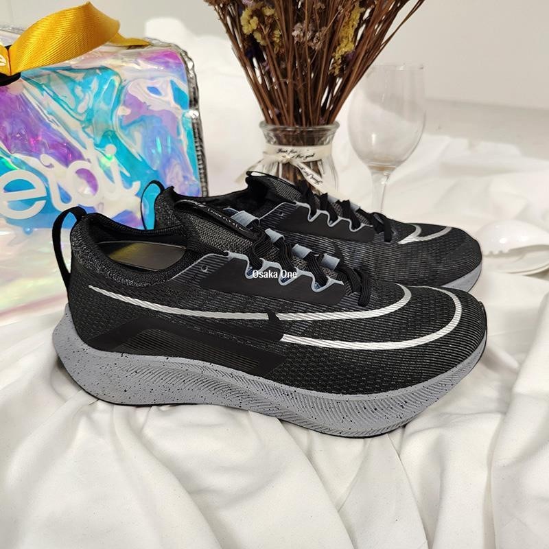 【現貨】！nike Zoom Fly4 黑白大鉤 碳板 輕便 男子跑步鞋 CT2392-002