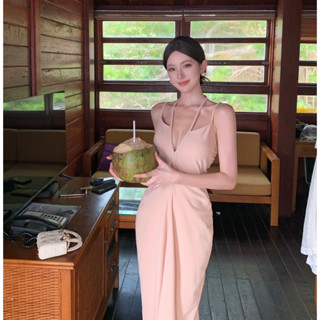 法式性感氣質深V洋裝 垂墜收腰立裁吊脖洋裝 露背吊帶連身裙 小香風洋裝 洋裝禮服 削肩洋裝 宴會禮服