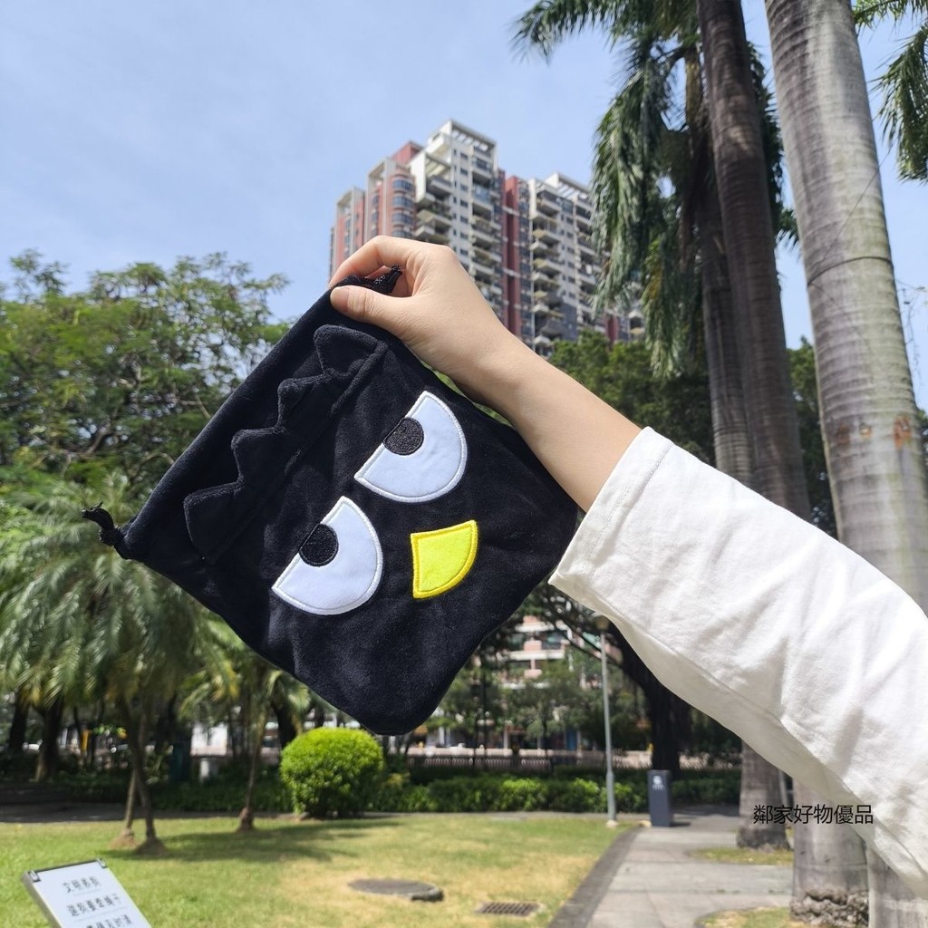 台灣出貨 【毛絨材質舒適親膚】卡通XO酷企鵝毛絨抽繩收納袋酷企鵝拍立得束口袋雜物包衛生棉包 包包
