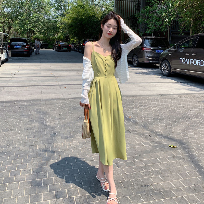 韓系穿搭 夏天洋裝 酪梨綠色吊帶洋裝兩件套裝女夏季法式氣質赫本風顯瘦百褶長裙