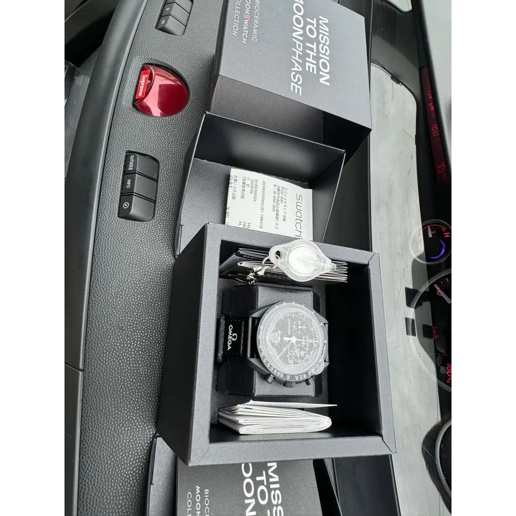 近全新 OMEGA 歐米茄 手錶 swatch 黑色 日本直送 二手