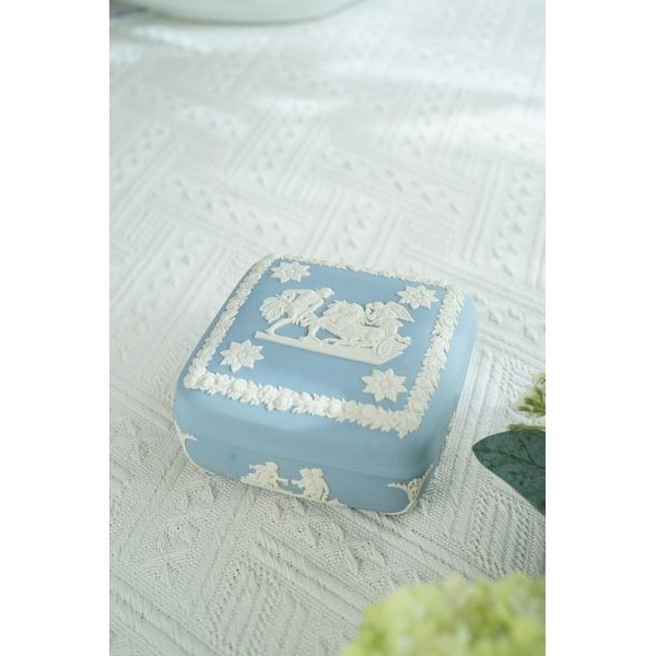 英國WEDGWOOD瑋緻活 水藍JASPER碧玉浮雕 希臘神話方形珠寶盒