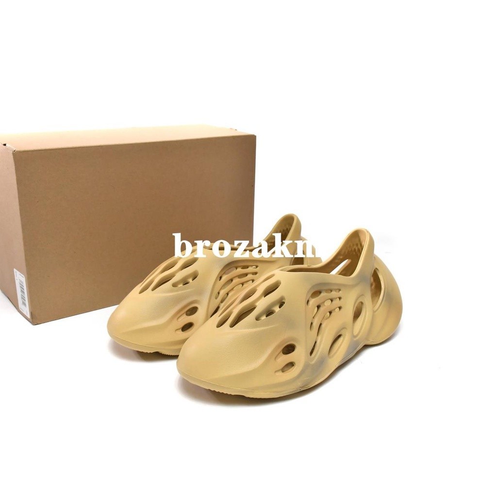 【現貨速發】adidas Yeezy Foam Runner Desert Sand 沙漠黃 洞洞 休閑鞋 GV6843