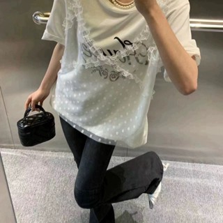 衣心-衣意 夏季新款假兩件短袖T恤衫女拼接蕾絲噴畫字母設計感寬鬆套頭上衣