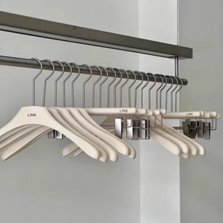 【客製化】【衣架】廠傢手感漆奶白 衣架logo 寬肩衣服服裝店用 多樣式 衣掛衣服架批髮