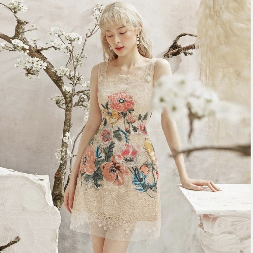 「SUNSHINE CLUB 」越南小眾設計師名媛風重工花朵輕奢氣質刺繡蕾絲背心洋裝