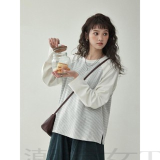 ~ 臺灣出貨~ 日系簡約條紋插肩長袖T恤女秋季寬鬆撞色開叉設計感打底衫上衣潮