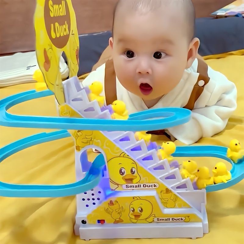 🍀優選🍀小鴨子自動爬樓梯兒童益智拚裝電動軌道車小黃鴨滑梯聲光寶寶玩具