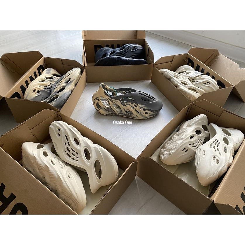 【現貨】！Adidas Yeezy Foam Runner 椰子洞洞鏤空骨白色 男鞋 G55486