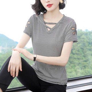 《現貨下單》條紋短袖t恤女裝2025年新款夏季鏤空v領體恤衫大尺碼洋氣短袖上衣服上衣短袖女裝短袖女生上衣小香風女裝韓系