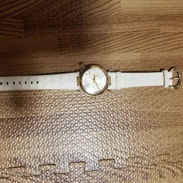 近全新 Vivienne Westwood 薇薇安 威斯特伍德 手錶 白色 mercari 日本直送 二手