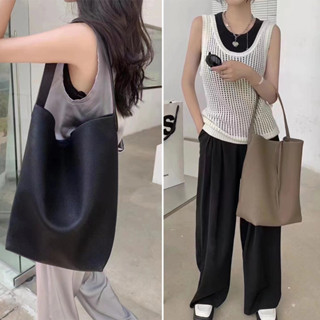 【UR】真皮水桶托特包 大容量包包 通勤包 單肩包 側揹包 手提女包 小眾設計 黑色包包 高階感 上班包包