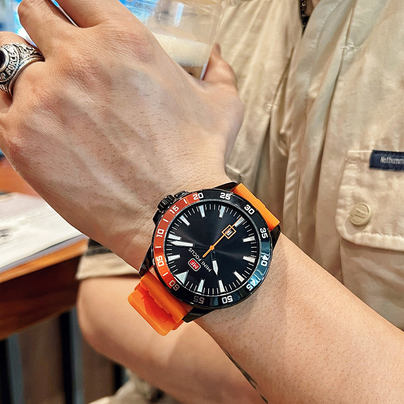 MINIFOCUS新款正品多巴胺彩色運動休閒簡約矽膠帶中學生手錶防水