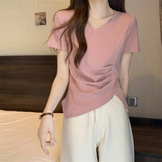 2024新款粉色v領短袖T恤女夏季設計感小眾褶皺收腰開叉不規則上衣