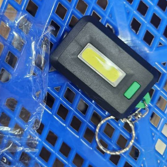 🚀【台灣現貨】高亮度COB LED鑰匙圈手電筒 鑰匙圈手電筒 輕巧便攜 一物二用 手電筒 鑰匙圈