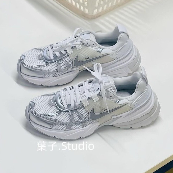 Nike V2K Run Silver 白銀 老爹鞋 透明 黑 銀 Y2K 休閒 運動透氣 慢跑鞋 FD0736-104