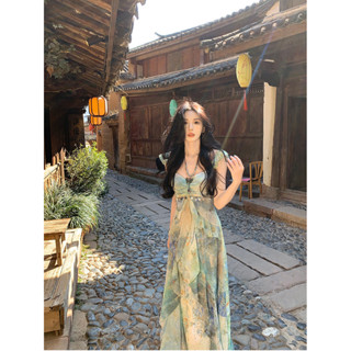 現貨林間浮夏海邊度假吊帶背心👗洋裝碎花油畫感洋裝女2025夏新款雲南民族風飄逸洋裝 純欲碎花中長裙露背法式綁帶洋裝設計感