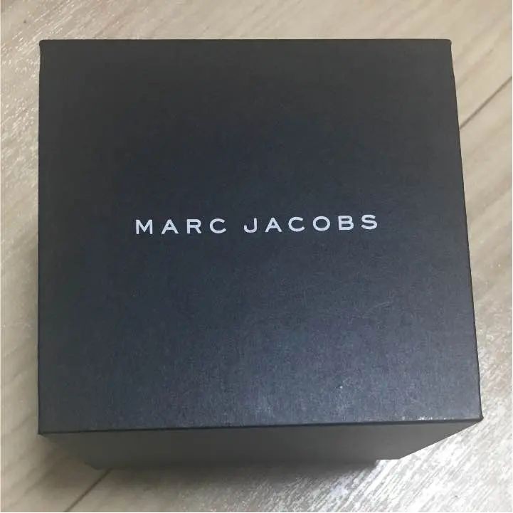 近全新 MARC JACOBS 手錶 白色 mercari 日本直送 二手