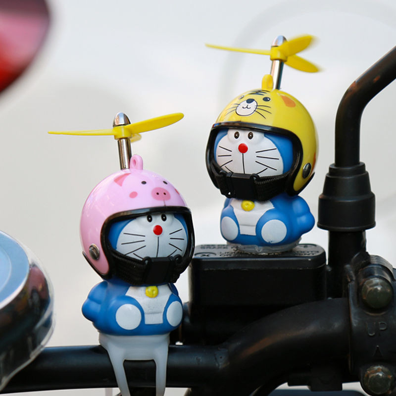 哆啦a夢車用擺件頭盔竹蜻蜓網紅小黃鴨電動機車腳踏車裝飾品
